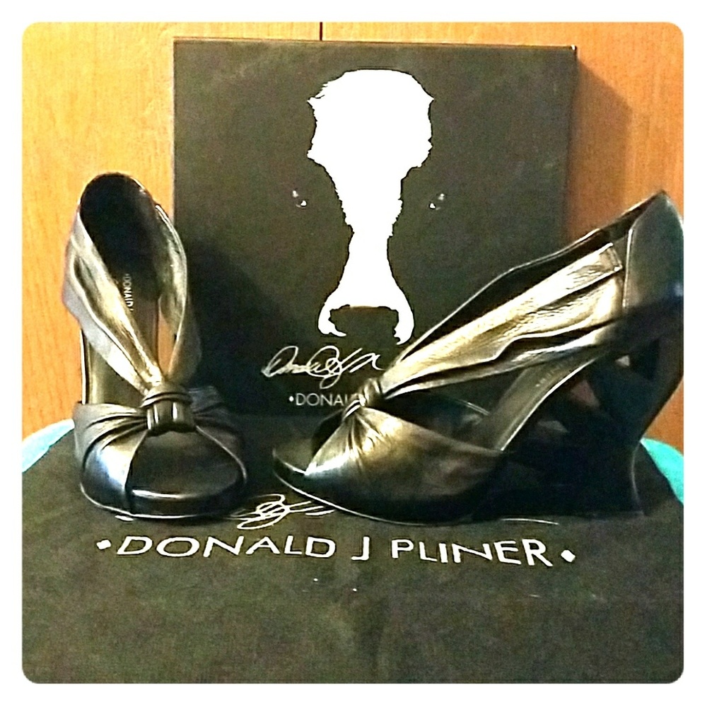 Donald J Pliner Becca Black Nappa Leather wedges